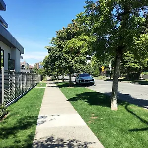 https://cozy-3bdr-suite-near-queen-elizabeth-park.vancouver-hotels-bc.net