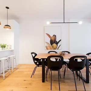 https://2-bedroom-condo-luxury-stay-in-little-italy.hotels-in-montreal.org